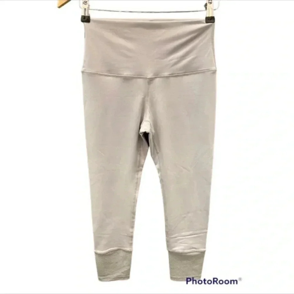 Zyia Active Light Gray Cropped Athletic Leggings